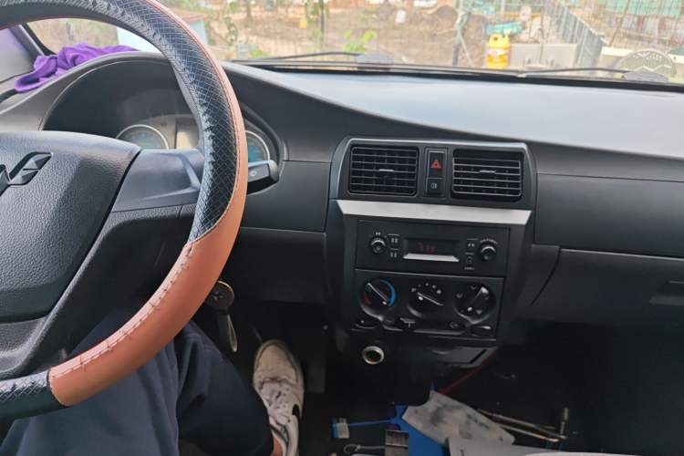 Used Wuling EV50 2022 Affordable Model Anchi with 35.904 kWh Audio And AC Panel