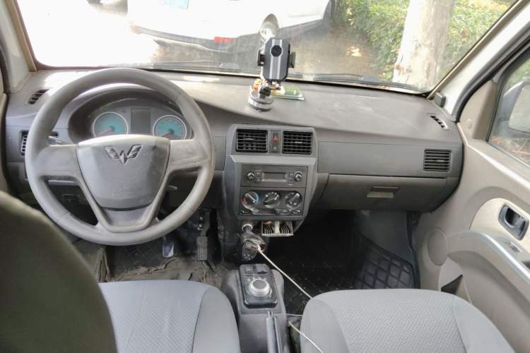 Used Wuling EV50 2022 Edition Premium Model – Guoxuan 40.55 kWh Center Console