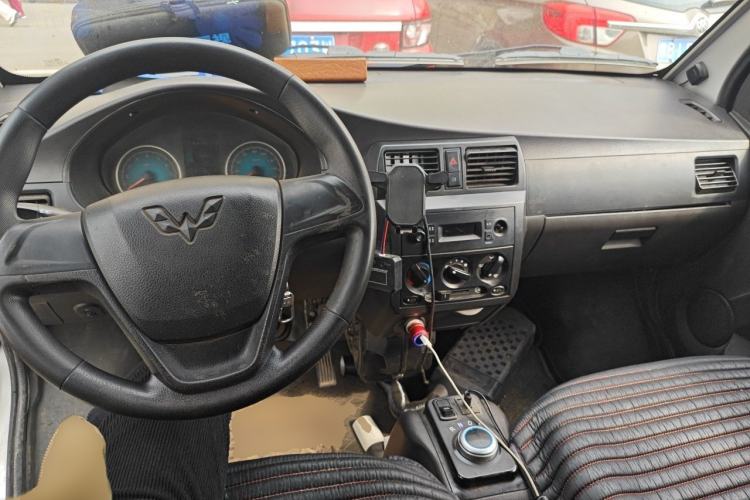 Used Wuling EV50 2022 Affordable Model Anchi with 35.904 kWh Center Console