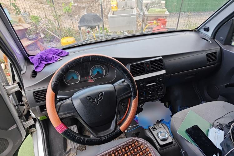 Used Wuling EV50 2022 Affordable Model Anchi with 35.904 kWh Center Console