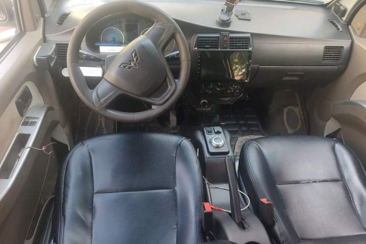 Used Wuling EV50 2022 Edition Premium Model – Guoxuan 40.55 kWh Center Console