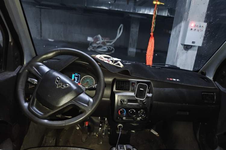 Used Wuling EV50 2022 Affordable Model Anchi with 35.904 kWh Center Console