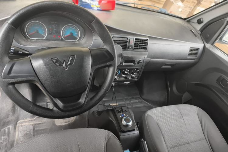 Used Wuling EV50 2022 Affordable Model Anchi with 35.904 kWh Center Console