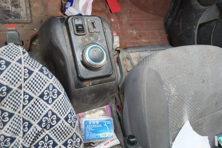 Used Wuling EV50 2022 Affordable Model Anchi with 35.904 kWh Gear Lever