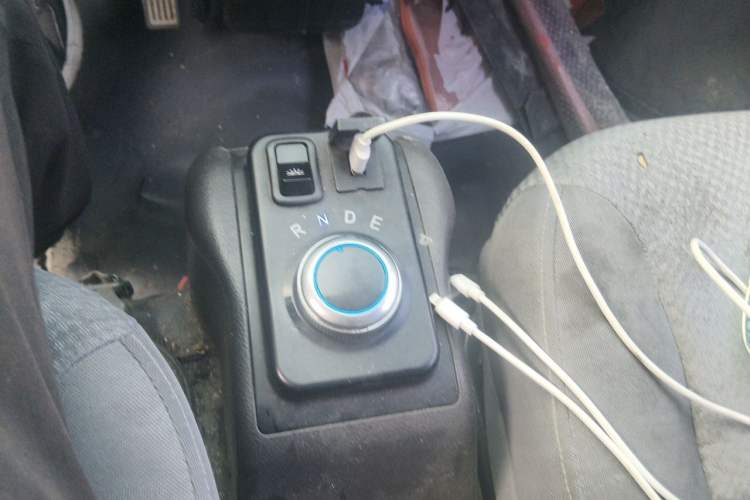 Used Wuling EV50 2022 Affordable Model Anchi with 35.904 kWh Gear Lever