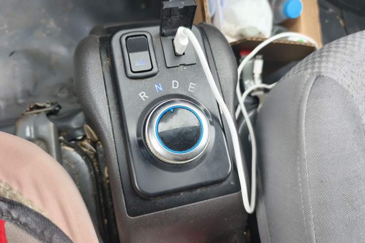 Used Wuling EV50 2022 Affordable Model Anchi with 35.904 kWh Gear Lever