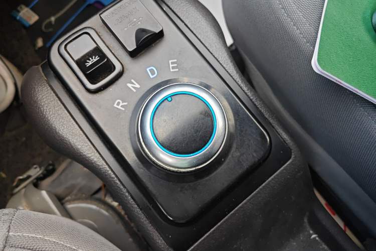 Used Wuling EV50 2022 Affordable Model Anchi with 35.904 kWh Gear Lever