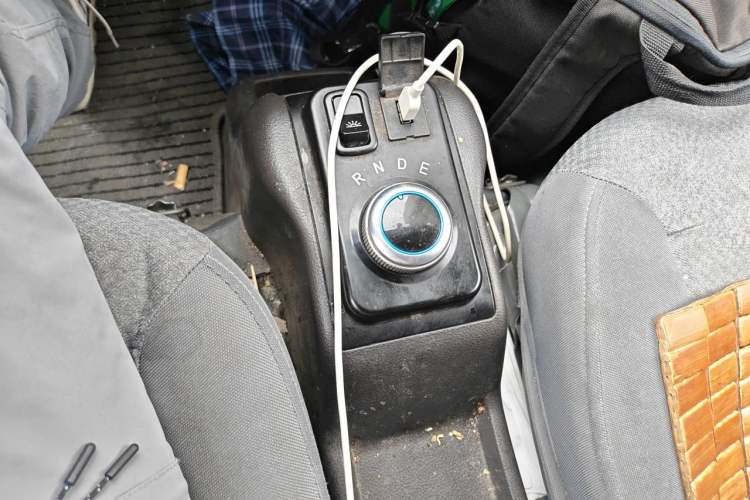Used Wuling EV50 2022 Affordable Model Anchi with 35.904 kWh Gear Lever