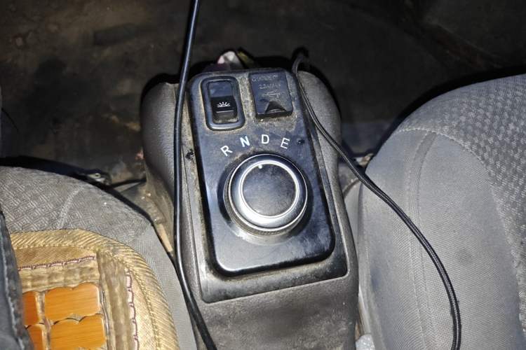 Used Wuling EV50 2022 Affordable Model Anchi with 35.904 kWh Gear Lever