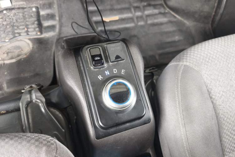 Used Wuling EV50 2022 Affordable Model Anchi with 35.904 kWh Gear Lever