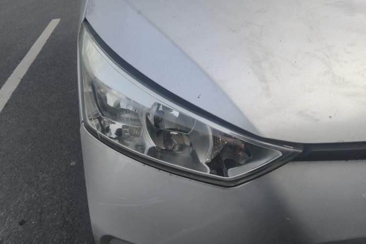 Used Wuling EV50 2022 Affordable Model Anchi with 35.904 kWh Right Front Headlight