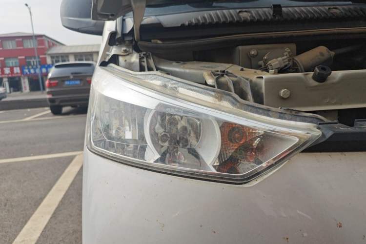 Used Wuling EV50 2022 Affordable Model Anchi with 35.904 kWh Right Front Headlight