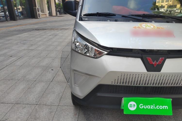 Used Wuling EV50 2022 Edition Premium Model – Guoxuan 40.55 kWh Right Front Headlight