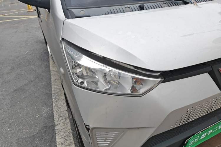 Used Wuling EV50 2022 Affordable Model Anchi with 35.904 kWh Right Front Headlight
