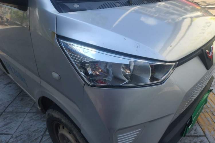 Used Wuling EV50 2022 Edition Premium Model – Guoxuan 40.55 kWh Right Front Headlight