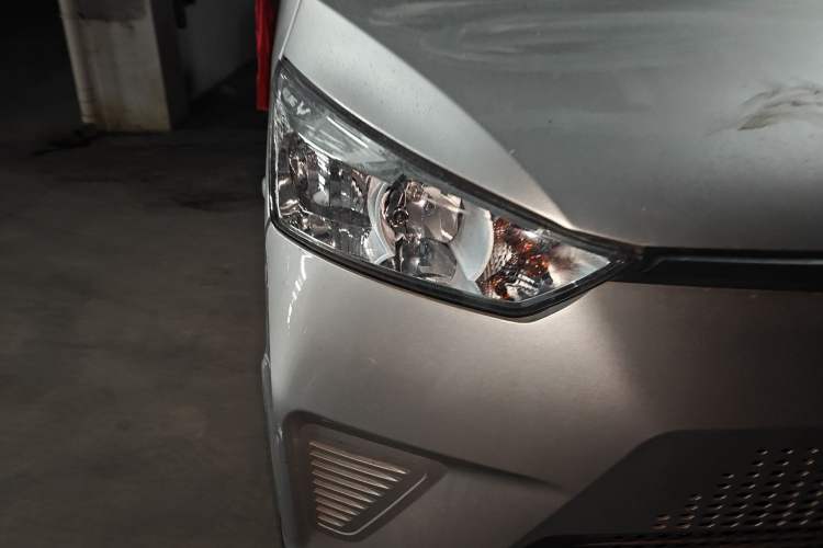 Used Wuling EV50 2022 Affordable Model Anchi with 35.904 kWh Right Front Headlight