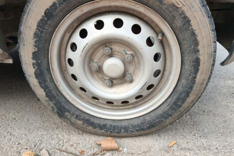 Used Wuling EV50 2022 Affordable Model Anchi with 35.904 kWh Right Front Wheel Hub