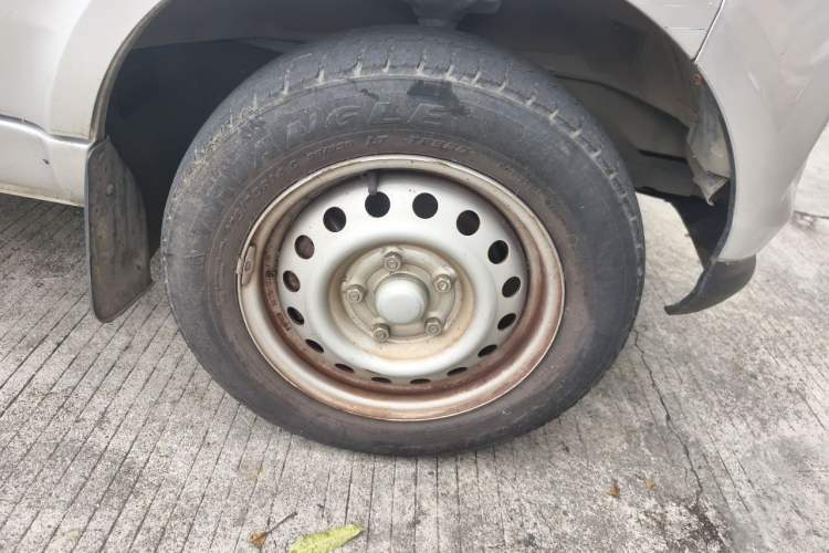 Used Wuling EV50 2022 Affordable Model Anchi with 35.904 kWh Right Front Wheel Hub