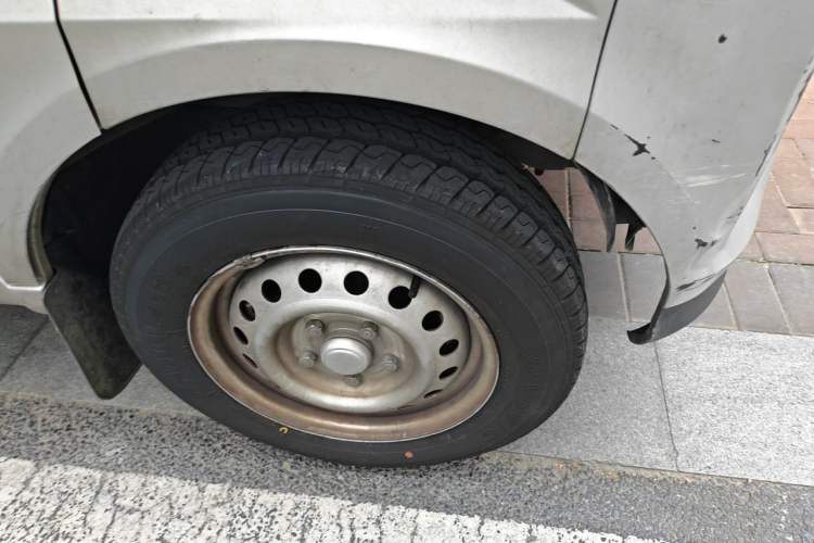 Used Wuling EV50 2022 Affordable Model Anchi with 35.904 kWh Right Front Wheel Hub