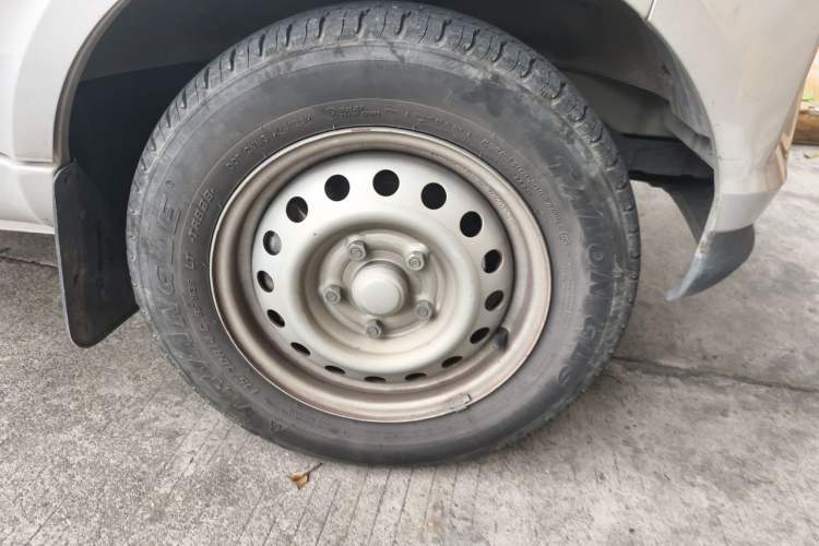Used Wuling EV50 2022 Affordable Model Anchi with 35.904 kWh Right Front Wheel Hub