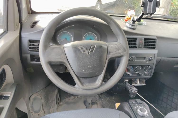 Used Wuling EV50 2022 Edition Premium Model – Guoxuan 40.55 kWh Steering Wheel