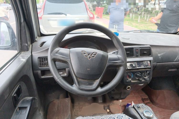 Used Wuling EV50 2022 Affordable Model Anchi with 35.904 kWh Steering Wheel