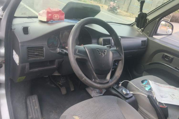 Used Wuling EV50 2022 Affordable Model Anchi with 35.904 kWh Steering Wheel