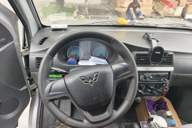 Used Wuling EV50 2022 Affordable Model Anchi with 35.904 kWh Steering Wheel