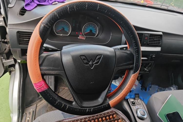Used Wuling EV50 2022 Affordable Model Anchi with 35.904 kWh Steering Wheel