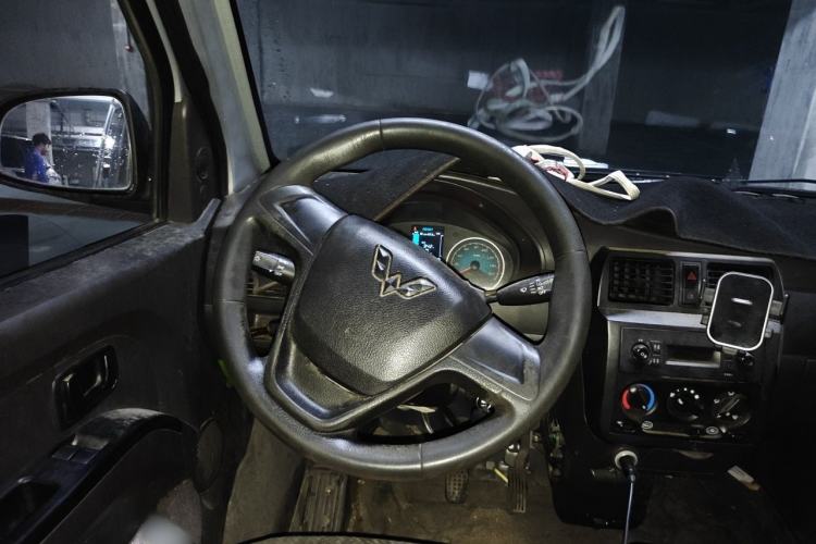 Used Wuling EV50 2022 Affordable Model Anchi with 35.904 kWh Steering Wheel