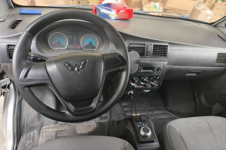 Used Wuling EV50 2022 Affordable Model Anchi with 35.904 kWh Steering Wheel
