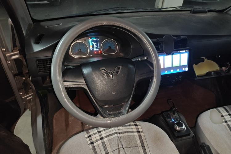 Used Wuling EV50 2022 Affordable Model Anchi with 35.904 kWh Steering Wheel