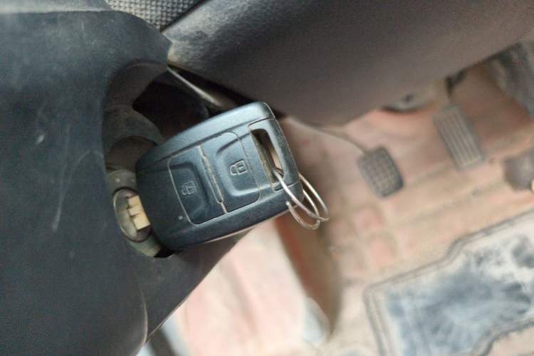 Used Wuling EV50 2022 Affordable Model Anchi with 35.904 kWh Vehicle Key