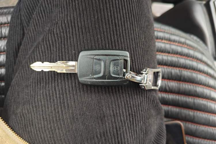 Used Wuling EV50 2022 Affordable Model Anchi with 35.904 kWh Vehicle Key