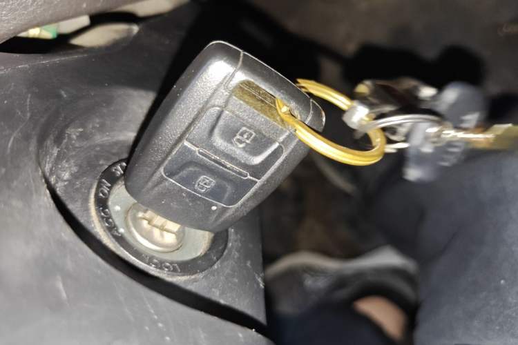 Used Wuling EV50 2022 Affordable Model Anchi with 35.904 kWh Vehicle Key