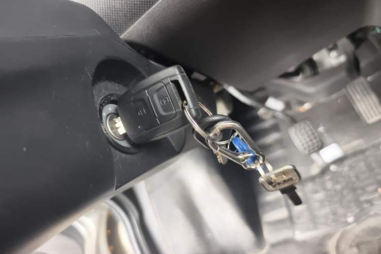 Used Wuling EV50 2022 Affordable Model Anchi with 35.904 kWh Vehicle Key