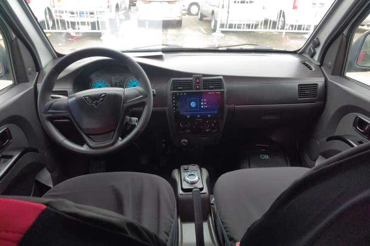 Used Wuling EV50 2023 Ningde Times 38.64 kWh Interior 2