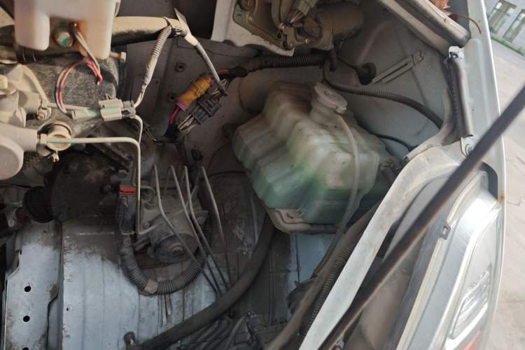 Used Wuling EV80 2022 Closed-Box Cargo Van Engine Bay Left