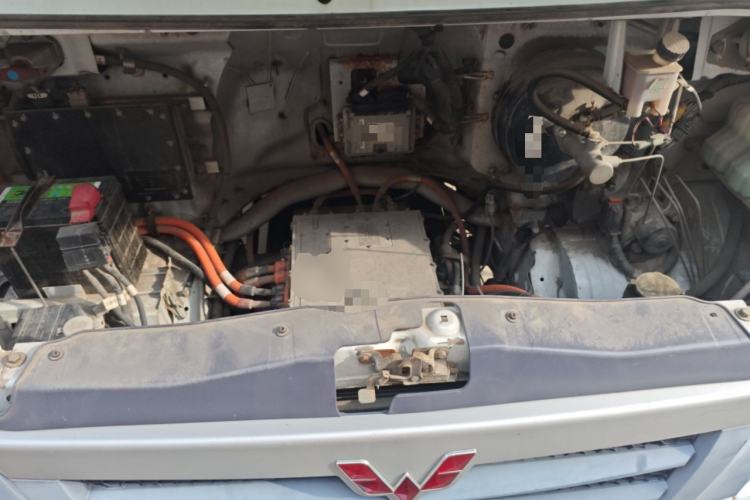 Used Wuling EV80 2022 Closed-Box Cargo Van Engine Bay