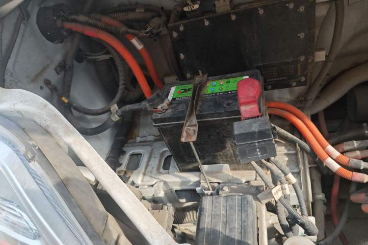 Used Wuling EV80 2022 Closed-Box Cargo Van Engine Bay Right