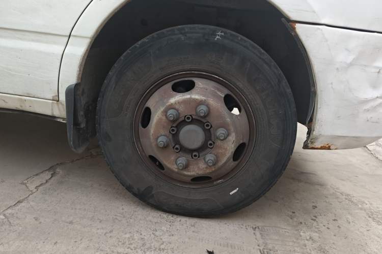 Used Wuling EV80 2022 Closed-Box Cargo Van Right Front Wheel Hub