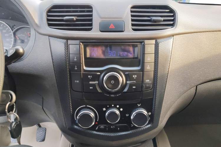 Used Wuling Hongguang 2014 1.5L S Standard Version Audio And AC Panel