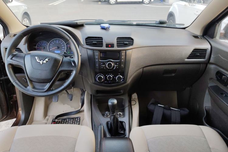 Used Wuling Hongguang 2014 1.5L S Standard Version Center Console