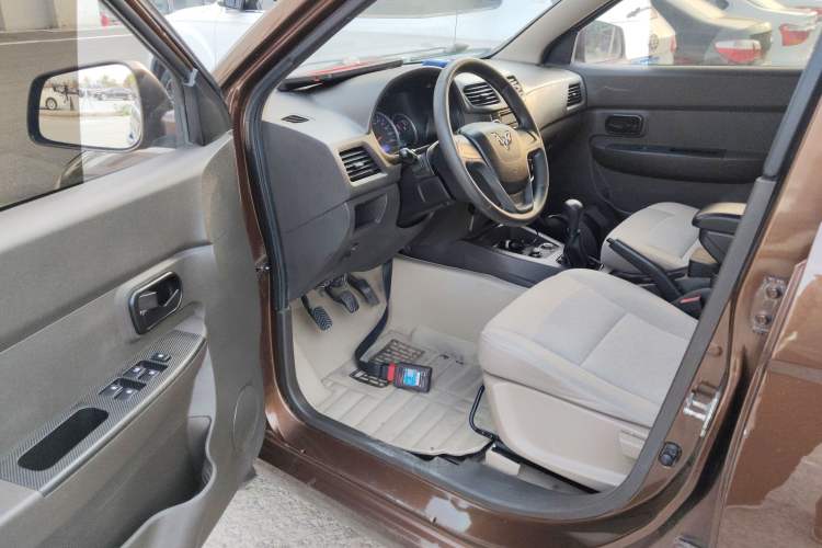 Used Wuling Hongguang 2014 1.5L S Standard Version Driver Seat