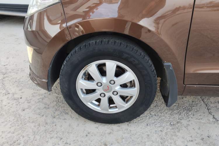 Used Wuling Hongguang 2014 1.5L S Standard Version Left Front Wheel Hub