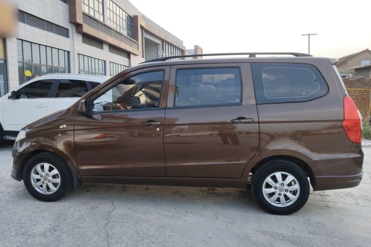Used Wuling Hongguang 2014 1.5L S Standard Version Left Side