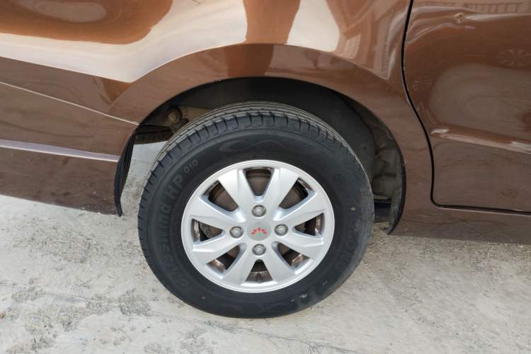 Used Wuling Hongguang 2014 1.5L S Standard Version Right Rear Wheel Hub