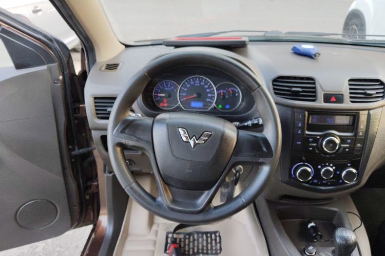 Used Wuling Hongguang 2014 1.5L S Standard Version Steering Wheel