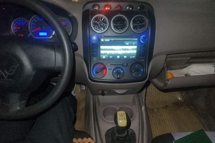 Used Wuling Hongguang 2010 1.4L Standard Version Audio And AC Panel