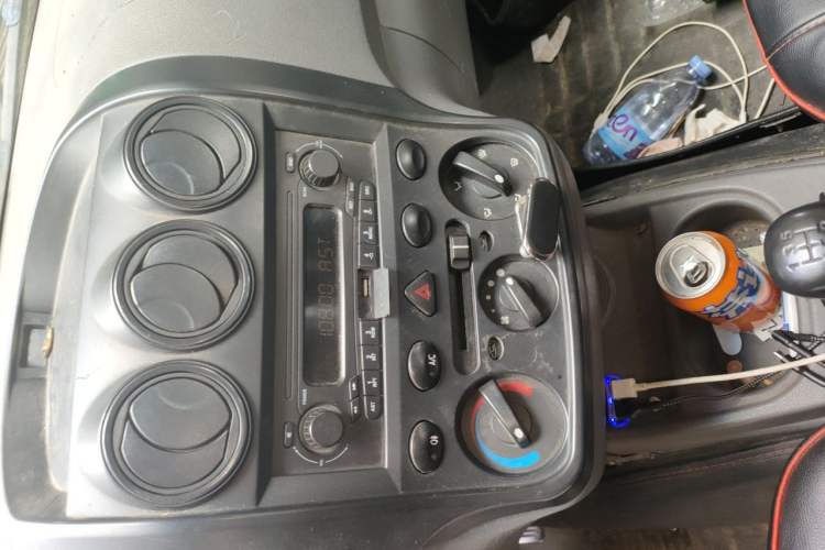 Used Wuling Hongguang 2010 1.2L Base Version China IV Standard Audio And AC Panel